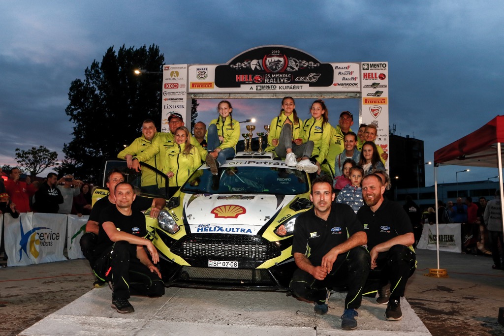 Szakaszgyőzelmek és 2. hely a Miskolc Rallye-n