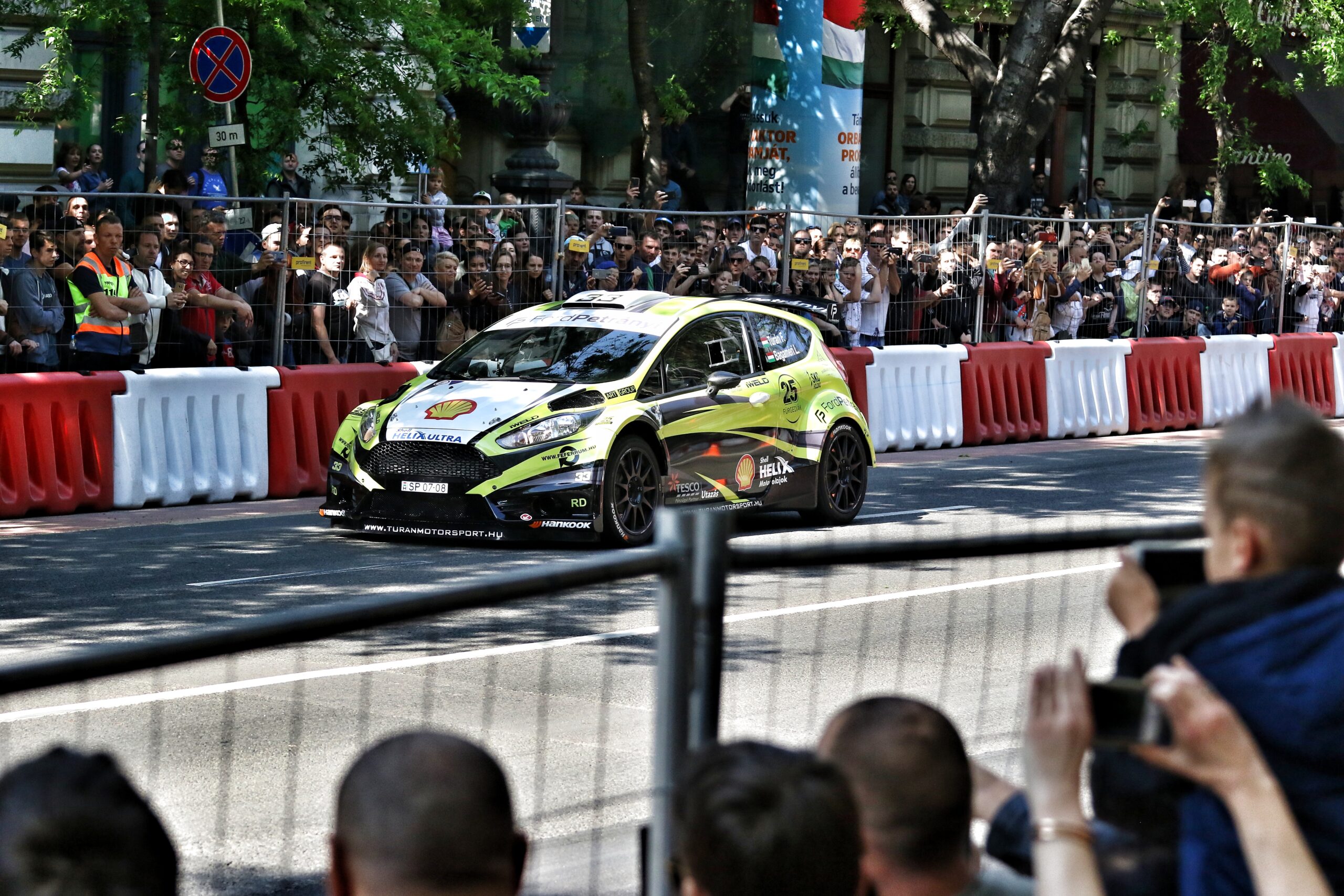 NAGY FUTAM VII. – Mi is a felvonulók között